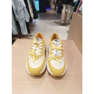 [파리게이츠] 26SS봄 여성 날토끼 패턴 논스파이크 골프화 (521F1SE201YL) 521F1SE201