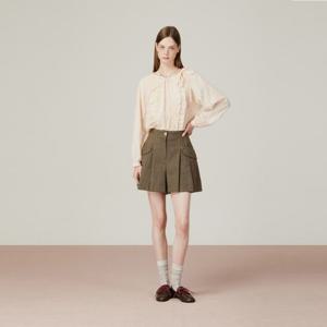 [듀엘]라운드넥 프릴 블라우스 D254MSC044