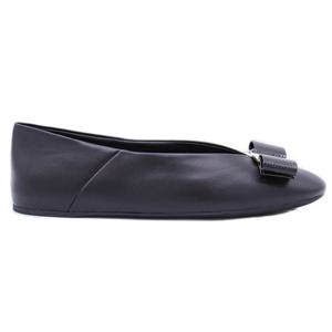 26 SS 페라가모 라운드토 보우 디테일 카프 발레 플랫 01K221782883