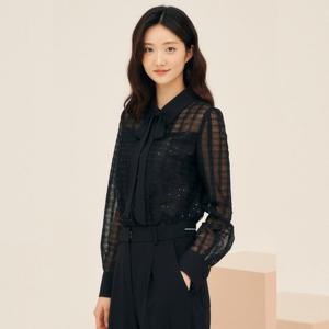 [제이제이 지고트]타이넥 스팽글 레이스 블라우스 (GP3A0BL111)