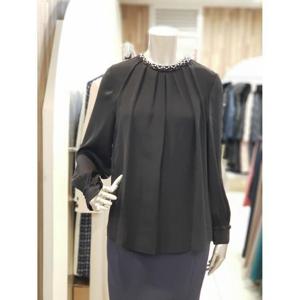 미니멈 세이브존01 미니멈 라운드넥 진주장식 턱 블라우스 MXAAWB1250