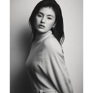 닥스 여성 24FW 클리어런스울 그레이 글리터 스트랩 홀가먼트 하프넥 니트 원피스 DLSW4D009G2