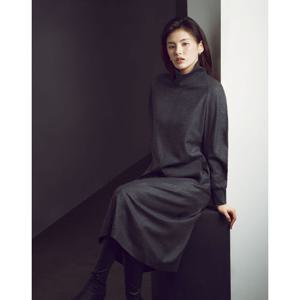 닥스 여성 24FW 클리어런스울 그레이 멜란지 니트 배색 스트레치 하프넥 원피스 DLDR4D907G2