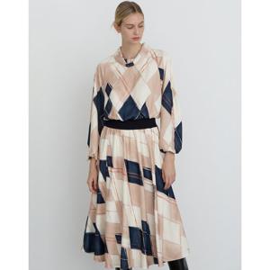 닥스 여성 24FW 클리어런스베이지 아가일 프린트 하프넥 원피스 DLDR4D101I2