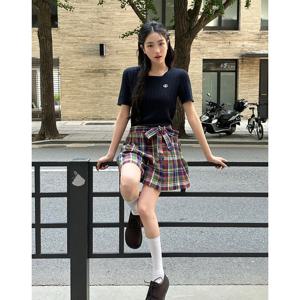 헤지스 여성 25SS 린넨100%쇼츠네이비 마드라스 체크 숏 팬츠 HSPA5B502N2