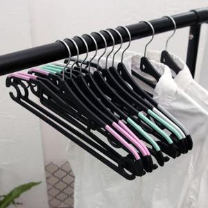 [아트박스 POOM]아트박스/서울리빙 어깨뿔방지 프리미엄 회전고리 논슬립 옷걸이 50P