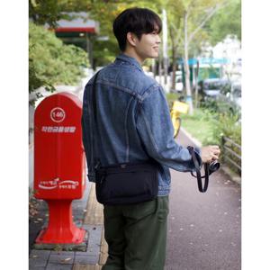 [HATCH-BAG][11인치 스마트패드 수납가능] 블랙 나일론 크로스백 HJBA6E340BK