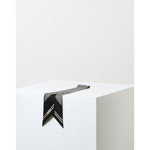 [헤지스] HISC6F900BK_여성블랙 하운드투스 쁘띠 실크 스카프