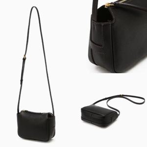 [헤지스ACC] 블랙 단색 소가죽 크로스백 HIWA6E340BK