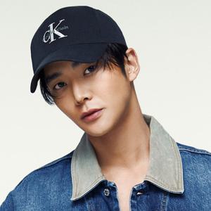 [캘빈클라인 진](4G5004G-UB1)공용 모노그램 엠브로이더리 볼캡