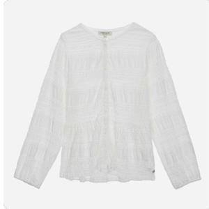 [써스데이아일랜드] (T256MBL155W)오픈형 레이스 블라우스 T256MBL155