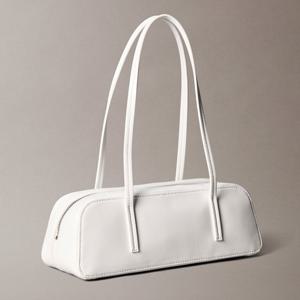 [캘빈클라인 진](4F3638G-4LX)여성 엠보스드 로고 포일 글로시 발레토 백