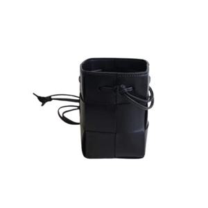 여성 보테가 베네타 미니 레더 카세트 버킷백 블랙 680217VCQC48425