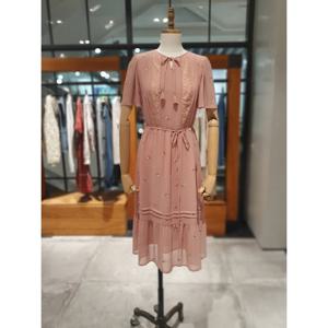 [써스데이아일랜드] 써스데이아일랜드(T256MOP141W) 쉬폰 플라워 전판 자수 원피스 T256MOP141