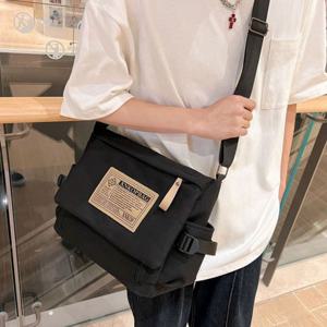 남녀공용 메신저백 페이퍼 패치 슬링백 커플 크로스백