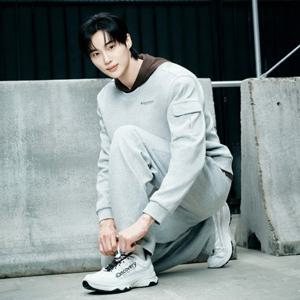 [디스커버리] 변우석 공용 블리츠 스니커즈 DXSH5135N DXSH5135N