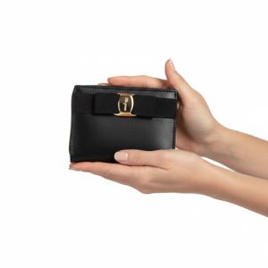 살바토레 페라가모 여성 반지갑 (22 E009 NERO 0734500)