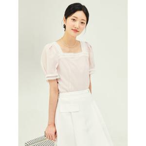 [제이제이 지고트]레이스 스퀘어넥 크롭 블라우스 GP6A0BL341-BS