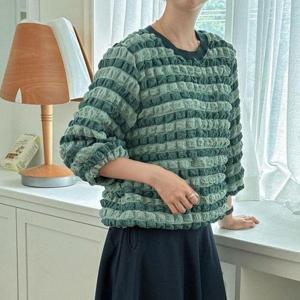 [다잇템_패션]여성 줄무늬 엠보 라운드 칠부티 블라우스