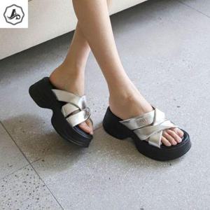 [애슬릿] 키높이 통굽 쿠션 발 편한 여성 여름 슬리퍼