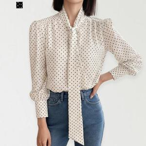 [페이릿] 렌피 우아핏 도트 패턴 타이넥 퍼프 블라우스