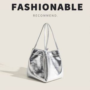 (☆신상가방☆) 실버＆블랙 큐브 여성핸드백 (2컬러 택1)