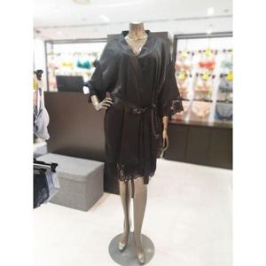 갤러리아_블랙 샤무즈 레이스 로브가운(나이트가운) WBWGN3I23T