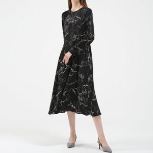 [퀸이즈] 드로잉 패턴 나염 원피스