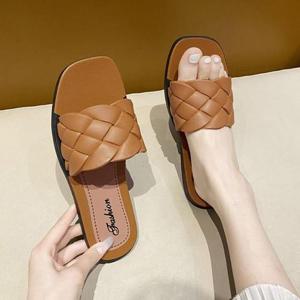 [BZJJKLLJ_4A]여자 PVC 꼬임 디테일 플랫 슬리퍼 뮬 트렌디