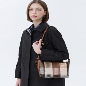 닥스 액세서리 여성 [스테디셀러] 브라운 패턴 가죽 숄더백  (WCBA4F290W2)