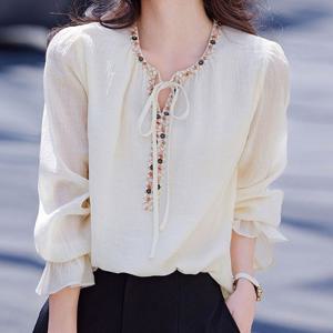 [블랙퀸] 엔티크 자수 디테일 타이 블라우스 blk004688