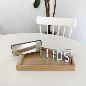 LED 시계 건전지형 전자 벽시계 무선 건전지 무타공 디지털 무선 선없는 무소음 벽걸이