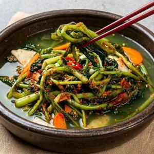 [APP전용][2KG+2KG] 아삭아삭 시원한 맛이 일품 열무물김치/홍고추열무물김치 2KG + 2KG