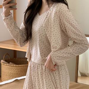 J'eu 올데이 솝티 플라워 파자마 잠옷 세트 2color