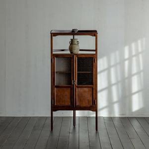 [리퍼] 이카 원목 유리문 선반 코너장 01