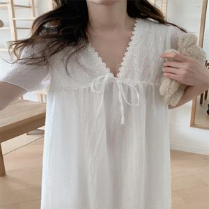 청순 화이트 펀칭 프릴 브이넥 원피스 잠옷 홈웨어
