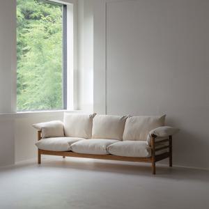 꼬르 독일 부클레 패브릭 3인용쇼파 원목소파