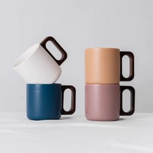 우드 핸들 머그컵 무광 도자기 컵 400ml