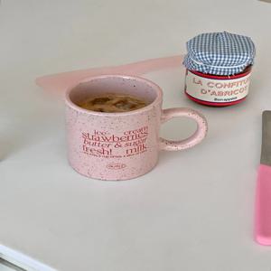 strawberry crunchy mug