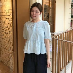 플라스틱아일랜드 [신세계 단독] 볼륨 소매 블라우스 (PS7OBA04)