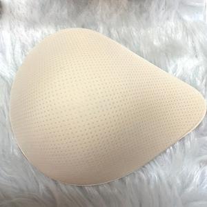 TEMU 우아한 스페셜 시리즈 리얼리스틱 유방 보형물 - 미끄럼 방지 볼록 포인트 디자인, 부드럽고 탄력 있는 소재로 편안한 라이트 베이지 색상, 수술 후 유방 필러 & 작은 가슴 확대, 매끄러운 질감의 컵, 피부 친화적 소재