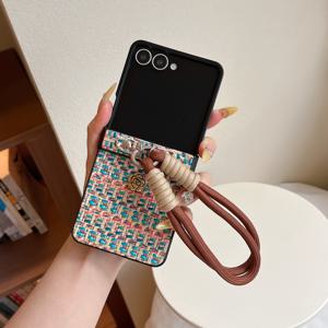 TEMU 컬러 블록 직조 패턴 접이식 폰 케이스 + 팔찌 세트, 삼성 갤럭시 Z 플립 3 4 5 6 7 호환