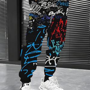 TEMU 남성 트렌디 캐주얼 긴 바지. 검은 배경에 라인과 텍스트가 채워져 강력한 예술적 분위기를 연출합니다. 전체 프린트 디자인은 유니크한 스타일을 쉽게 연출하며 다양한 스타일에 적합합니다.