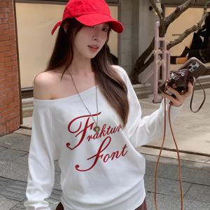 TEMU 여성용 긴팔 루즈핏 티셔츠, 화이트 오프숄더 디자인과 레터 프린트가 특징입니다.