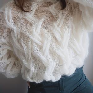 TEMU 여성을 위한 발렌타인데이 축제 분위기 의상. 가볍고, 쉬어, 세미 터틀넥 스웨터가 특징이며, 빈 디자인으로, 편안하고 부드럽고 넉넉한 스타일로 가을과 겨울에 완벽합니다.