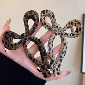 TEMU 2개 우아한 표범 프린트 리본 헤어 클립, 대형 아크릴 상어 클립, 여성용, 두꺼운 머리에 적합, 다기능 스타일링, 패션 헤어 액세서리, 번에 적합