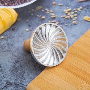 TEMU 1개 꽃무늬 스와일 패턴 쿠키 스탬프 몰드 - 라운드 쿠키 및 검 페이스트 커터, 정밀한 베이킹을 위한 인체공학적 핸들, 쿠키, 컵케이크, 케이크에 완벽 - 베이킹 액세서리 도구