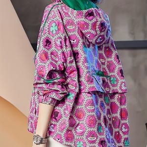 TEMU 세련된 컬러 블록 프린트 디자인, 루즈핏, 후드, 그리고 독특한 백 버튼 디테일이 특징인 여성 봄/가을 재킷