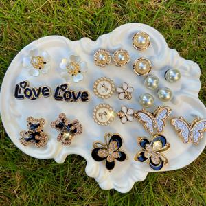 TEMU 22개 세트 꽃과 곰돌이 LOVE 리본 및 라인스톤 나비 인조 진주 신발 장식, 골드 체인 및 리본 클립 포함 – 샌들, 슬리퍼 장식에 적합, 배터리 없음