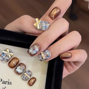 TEMU 고급스러운 브라운-블루 격자무늬 리본 폴카 도트 유리 구슬 캣아이 프레스형 숏 인조네일 10개, 가을 겨울 캐주얼 복장에 완벽. 여성을 위한 선물용으로 적합. 보관함 포함.